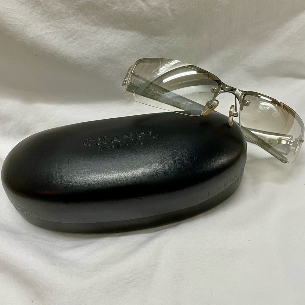 CHANEL Frameless sunglasses